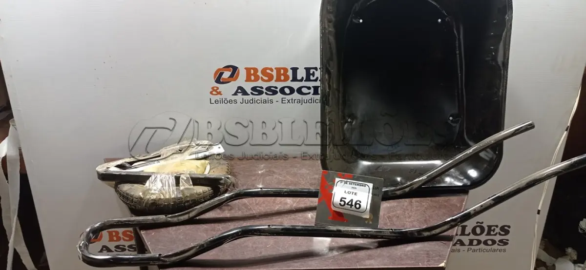 LOTE 546 - 01 CARRINHO DE MÃO DESMONTADO. (NO ESTADO) ATENÇÃO! FAZER A VISITAÇÃO ANTES DE ARREMATAR, NÃO SABEMOS SE FUNCIONA, LEILÃO NÃO TEM GARANTIA E NEM DEVOLUÇÃO, SUJEITO A POSSÍVEIS AVARIAS VISÍVEIS/OCULTAS E/OU AUSÊNCIA DE COMPONENTES.
