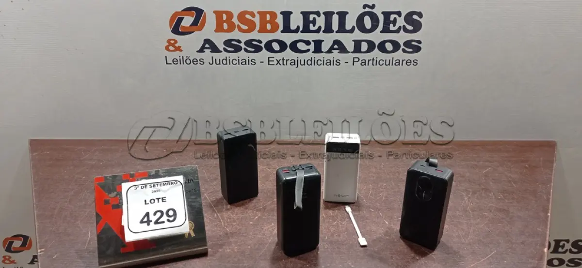 LOTE 429 - 04 POWER BANKS DE MARCAS E MODELOS DIVERSOS. (NO ESTADO) ATENÇÃO! FAZER A VISITAÇÃO ANTES DE ARREMATAR, NÃO SABEMOS SE FUNCIONA, LEILÃO NÃO TEM GARANTIA E NEM DEVOLUÇÃO, SUJEITO A POSSÍVEIS AVARIAS VISÍVEIS/OCULTAS E/OU AUSÊNCIA DE COMPONENTES.