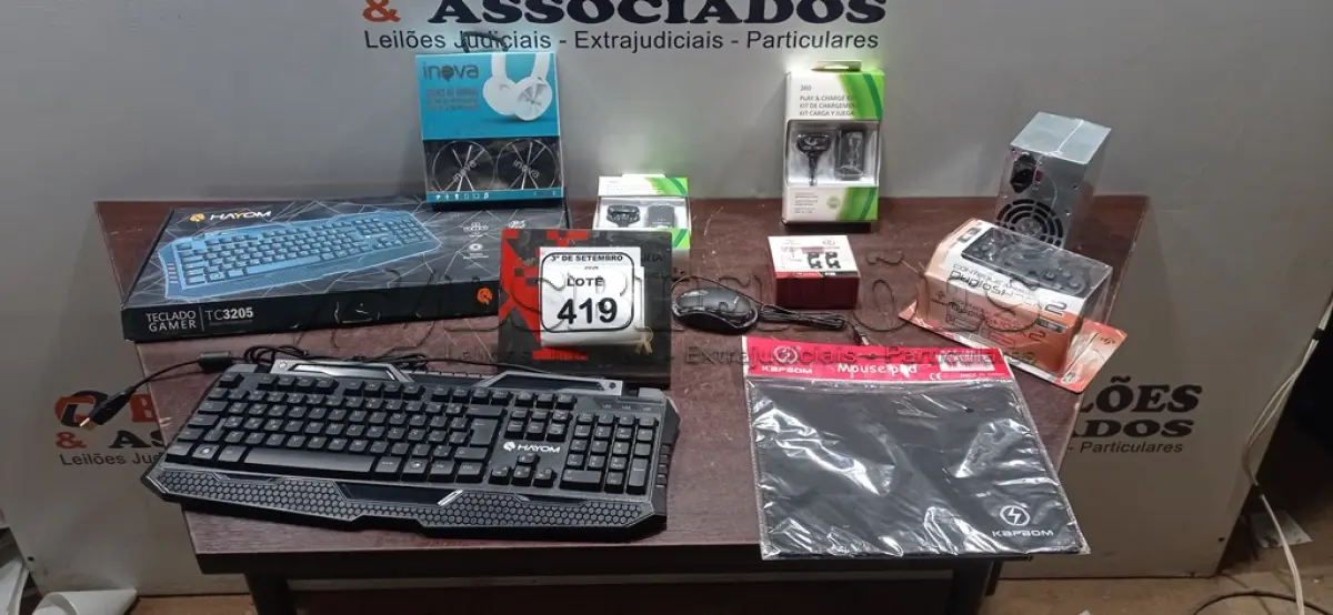 LOTE 419 - 01 FONTE DE PC, 01 SUPORTE PARA TV, 01 MOUSE PAD, 01 MOUSE, 02 CARREGADORES DE CONTROLE DE XBOX, 01 FONE DE OUVIDO, 01 TECLADO GAMER E 01 CONTROLE DE PS2. (NO ESTADO) ATENÇÃO! FAZER A VISITAÇÃO ANTES DE ARREMATAR, NÃO SABEMOS SE FUNCIONA, LEILÃO NÃO TEM GARANTIA E NEM DEVOLUÇÃO, SUJEITO A POSSÍVEIS AVARIAS VISÍVEIS/OCULTAS E/OU AUSÊNCIA DE COMPONENTES.