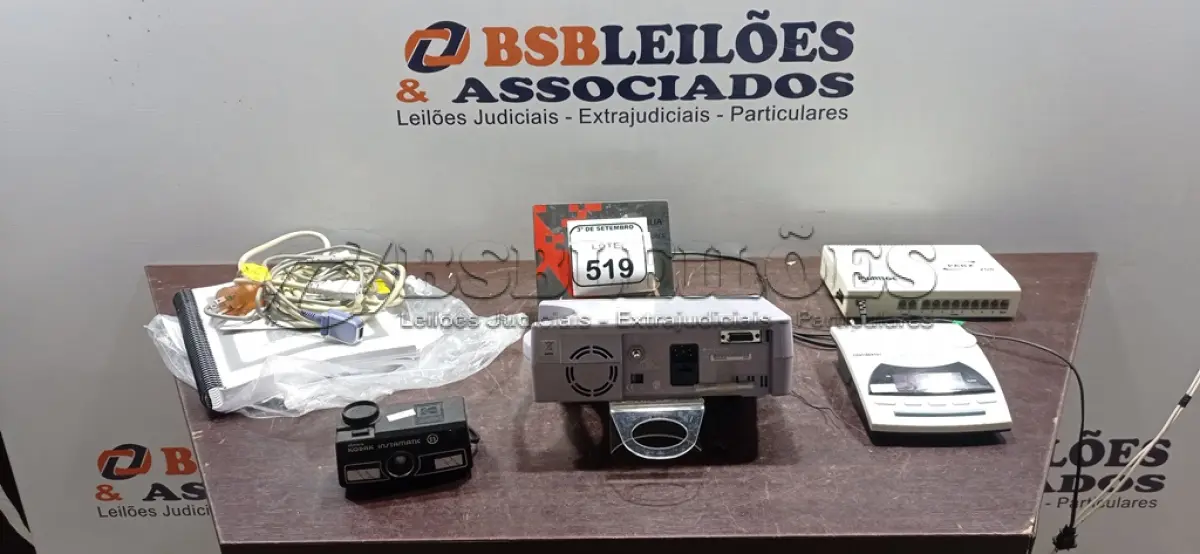 LOTE 519 - 01 RÁDIO RELÓGIO, 01CENTRALTELEFONICA PABX, 01 OXÍMETRO MODELO N595 MARCA NELLCOR E 01 CÂMERA FOTOGRÁFICO. (NO ESTADO) ATENÇÃO! FAZER A VISITAÇÃO ANTES DE ARREMATAR, NÃO SABEMOS SE FUNCIONA, LEILÃO NÃO TEM GARANTIA E NEM DEVOLUÇÃO, SUJEITO A POSSÍVEIS AVARIAS VISÍVEIS/OCULTAS E/OU AUSÊNCIA DE COMPONENTES.
