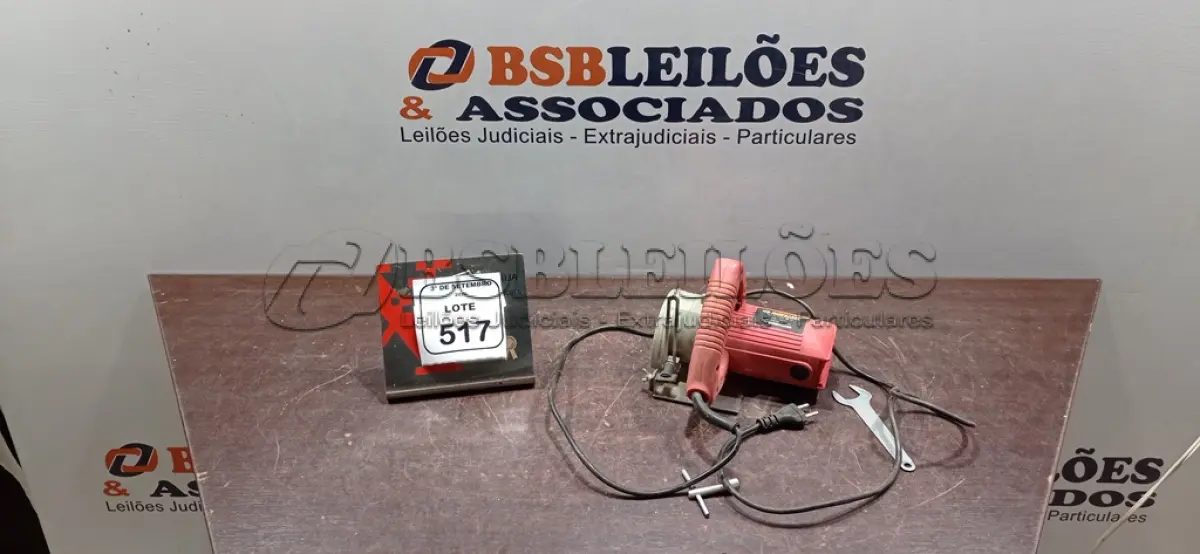 LOTE 517 - 01 SERRA MÁRMORE 220V MARCA SCHULZ. (NO ESTADO) ATENÇÃO! FAZER A VISITAÇÃO ANTES DE ARREMATAR, NÃO SABEMOS SE FUNCIONA, LEILÃO NÃO TEM GARANTIA E NEM DEVOLUÇÃO, SUJEITO A POSSÍVEIS AVARIAS VISÍVEIS/OCULTAS E/OU AUSÊNCIA DE COMPONENTES.