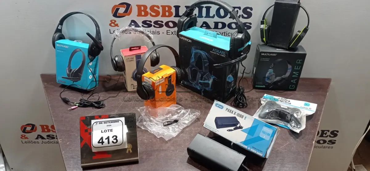 LOTE 413 - 05 HEADPHONES GAMERS, 01 CARREGADOR PARA VÍDEO GAME E 01 CONTROLE USB DE MARCA E MODELOS DIVERSOS. (NO ESTADO) ATENÇÃO! FAZER A VISITAÇÃO ANTES DE ARREMATAR, NÃO SABEMOS SE FUNCIONA, LEILÃO NÃO TEM GARANTIA E NEM DEVOLUÇÃO, SUJEITO A POSSÍVEIS AVARIAS VISÍVEIS/OCULTAS E/OU AUSÊNCIA DE COMPONENTES.
