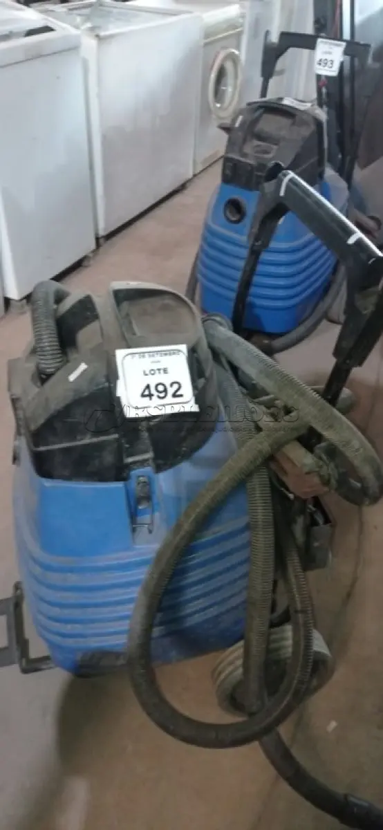 LOTE 492 - 01 ASPIRADOR INDUSTRIAL MODELO FLOOR VAC 1500 MARCA WAP. (NO ESTADO) ATENÇÃO! FAZER A VISITAÇÃO ANTES DE ARREMATAR, NÃO SABEMOS SE FUNCIONA, LEILÃO NÃO TEM GARANTIA E NEM DEVOLUÇÃO, SUJEITO A POSSÍVEIS AVARIAS VISÍVEIS/OCULTAS E/OU AUSÊNCIA DE COMPONENTES.