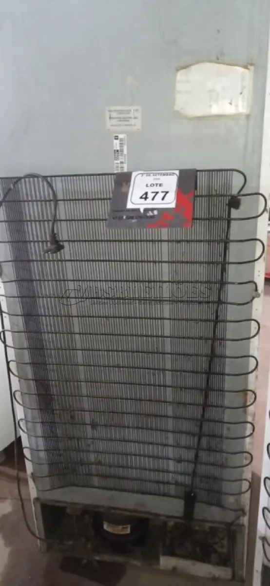 LOTE 477 - 01 GELADEIRA 220V MARCA ELECTROLUX. (NO ESTADO) ATENÇÃO! FAZER A VISITAÇÃO ANTES DE ARREMATAR, NÃO SABEMOS SE FUNCIONA, LEILÃO NÃO TEM GARANTIA E NEM DEVOLUÇÃO, SUJEITO A POSSÍVEIS AVARIAS VISÍVEIS/OCULTAS E/OU AUSÊNCIA DE COMPONENTES.