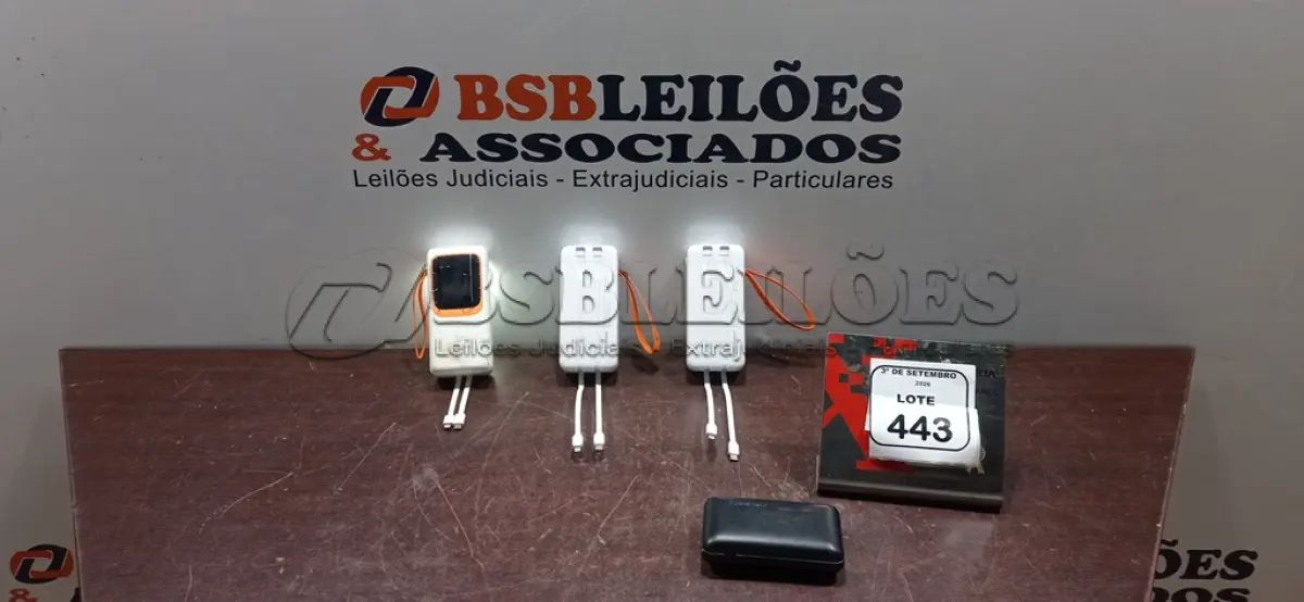 LOTE 443 - 04 POWER BANKS DE MARCAS E MODELOS DIVERSOS. (NO ESTADO) ATENÇÃO! FAZER A VISITAÇÃO ANTES DE ARREMATAR, NÃO SABEMOS SE FUNCIONA, LEILÃO NÃO TEM GARANTIA E NEM DEVOLUÇÃO, SUJEITO A POSSÍVEIS AVARIAS VISÍVEIS/OCULTAS E/OU AUSÊNCIA DE COMPONENTES.