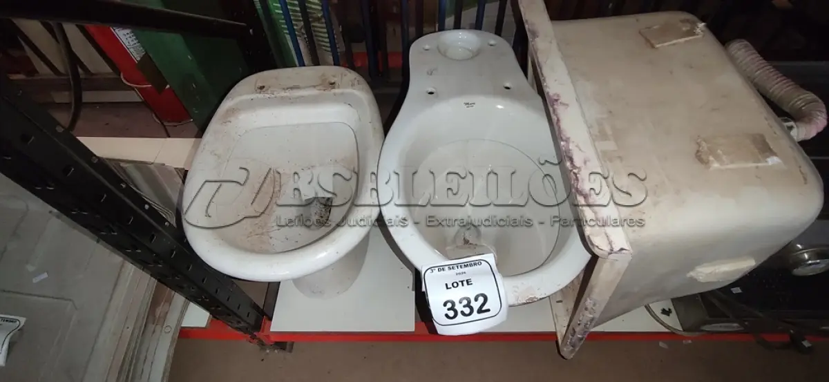 LOTE 332 - 02 VASOS E 01 TANQUE. (NO ESTADO) ATENÇÃO! FAZER A VISITAÇÃO ANTES DE ARREMATAR, NÃO SABEMOS SE FUNCIONA, LEILÃO NÃO TEM GARANTIA E NEM DEVOLUÇÃO, SUJEITO A POSSÍVEIS AVARIAS VISÍVEIS/OCULTAS E/OU AUSÊNCIA DE COMPONENTES.