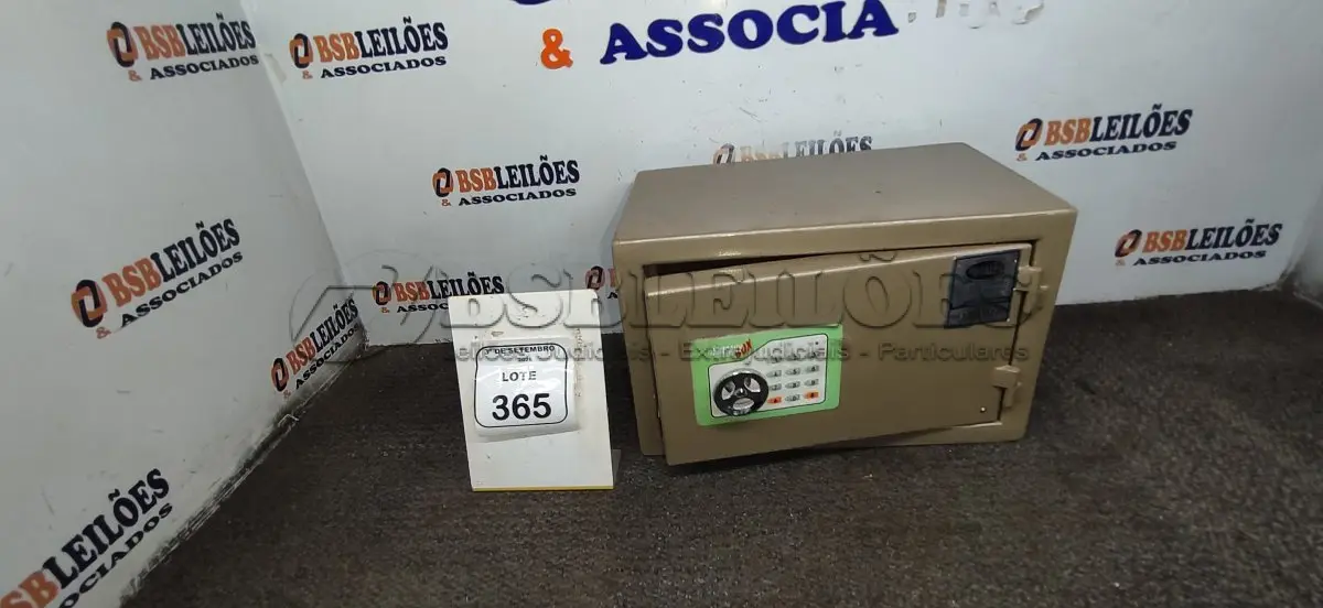 LOTE 365 - 01 COFRE PEQUENO DIGITAL. (NO ESTADO) ATENÇÃO! FAZER A VISITAÇÃO ANTES DE ARREMATAR, NÃO SABEMOS SE FUNCIONA, LEILÃO NÃO TEM GARANTIA E NEM DEVOLUÇÃO, SUJEITO A POSSÍVEIS AVARIAS VISÍVEIS/OCULTAS E/OU AUSÊNCIA DE COMPONENTES.