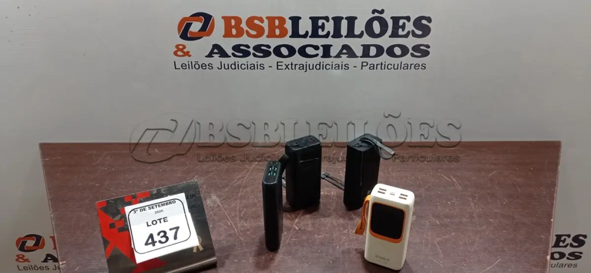 LOTE 437 - 04 POWER BANKS DE MARCAS E MODELOS DIVERSOS. (NO ESTADO) ATENÇÃO! FAZER A VISITAÇÃO ANTES DE ARREMATAR, NÃO SABEMOS SE FUNCIONA, LEILÃO NÃO TEM GARANTIA E NEM DEVOLUÇÃO, SUJEITO A POSSÍVEIS AVARIAS VISÍVEIS/OCULTAS E/OU AUSÊNCIA DE COMPONENTES.