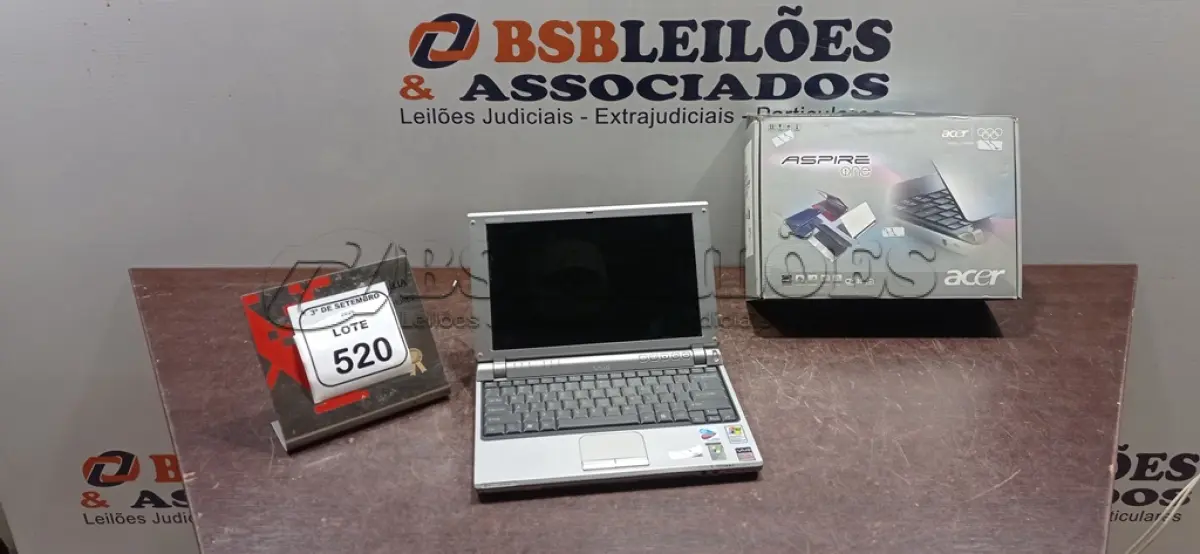 LOTE 520 - 01 NOTEBOOK MARCA ACER. (NO ESTADO) ATENÇÃO! FAZER A VISITAÇÃO ANTES DE ARREMATAR, NÃO SABEMOS SE FUNCIONA, LEILÃO NÃO TEM GARANTIA E NEM DEVOLUÇÃO, SUJEITO A POSSÍVEIS AVARIAS VISÍVEIS/OCULTAS E/OU AUSÊNCIA DE COMPONENTES.