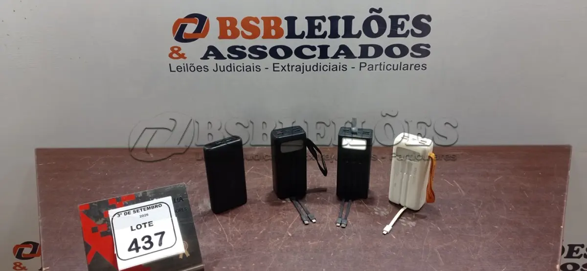 LOTE 437 - 04 POWER BANKS DE MARCAS E MODELOS DIVERSOS. (NO ESTADO) ATENÇÃO! FAZER A VISITAÇÃO ANTES DE ARREMATAR, NÃO SABEMOS SE FUNCIONA, LEILÃO NÃO TEM GARANTIA E NEM DEVOLUÇÃO, SUJEITO A POSSÍVEIS AVARIAS VISÍVEIS/OCULTAS E/OU AUSÊNCIA DE COMPONENTES.