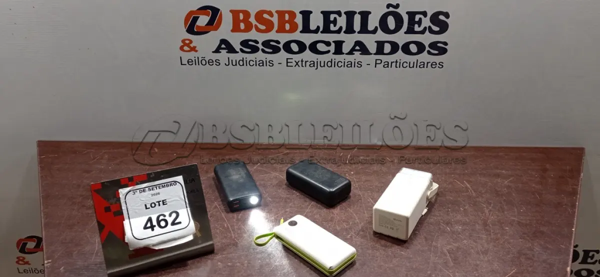 LOTE 462 - 04 POWER BANKS DE MARCAS E MODELOS DIVERSOS. (NO ESTADO) ATENÇÃO! FAZER A VISITAÇÃO ANTES DE ARREMATAR, NÃO SABEMOS SE FUNCIONA, LEILÃO NÃO TEM GARANTIA E NEM DEVOLUÇÃO, SUJEITO A POSSÍVEIS AVARIAS VISÍVEIS/OCULTAS E/OU AUSÊNCIA DE COMPONENTES.
