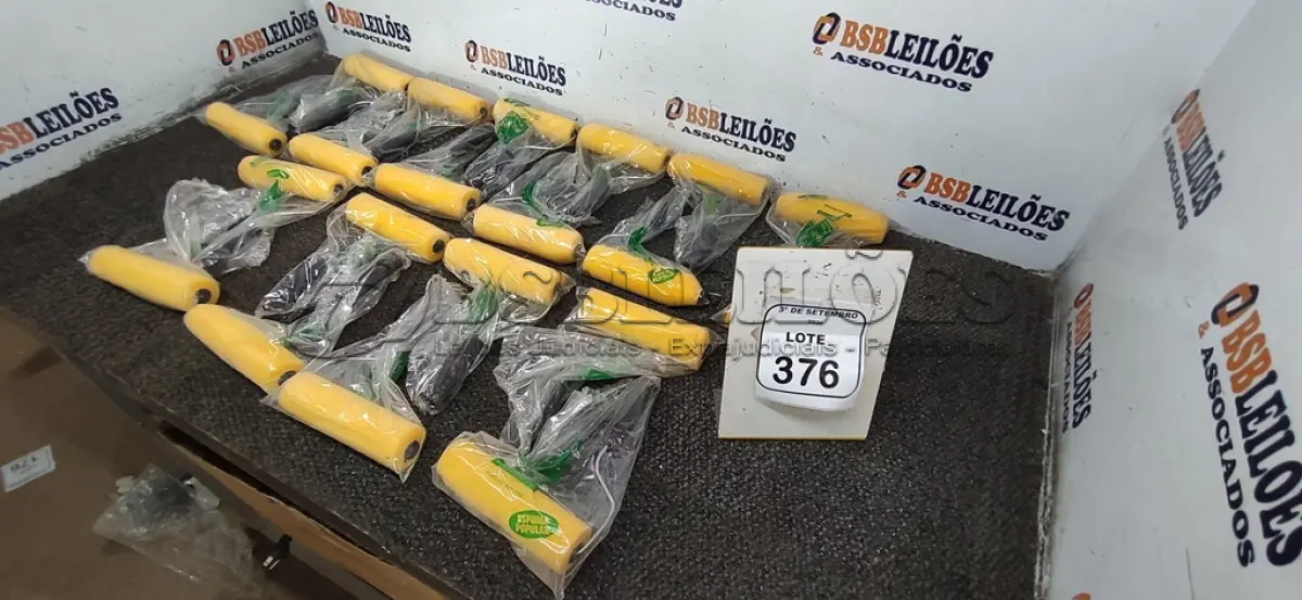 LOTE 376 - 01 LOTE COM VÁRIOS ROLOS DE ESPUMA PARA PINTURA. (NO ESTADO) ATENÇÃO! FAZER A VISITAÇÃO ANTES DE ARREMATAR, NÃO SABEMOS SE FUNCIONA, LEILÃO NÃO TEM GARANTIA E NEM DEVOLUÇÃO, SUJEITO A POSSÍVEIS AVARIAS VISÍVEIS/OCULTAS E/OU AUSÊNCIA DE COMPONENTES.