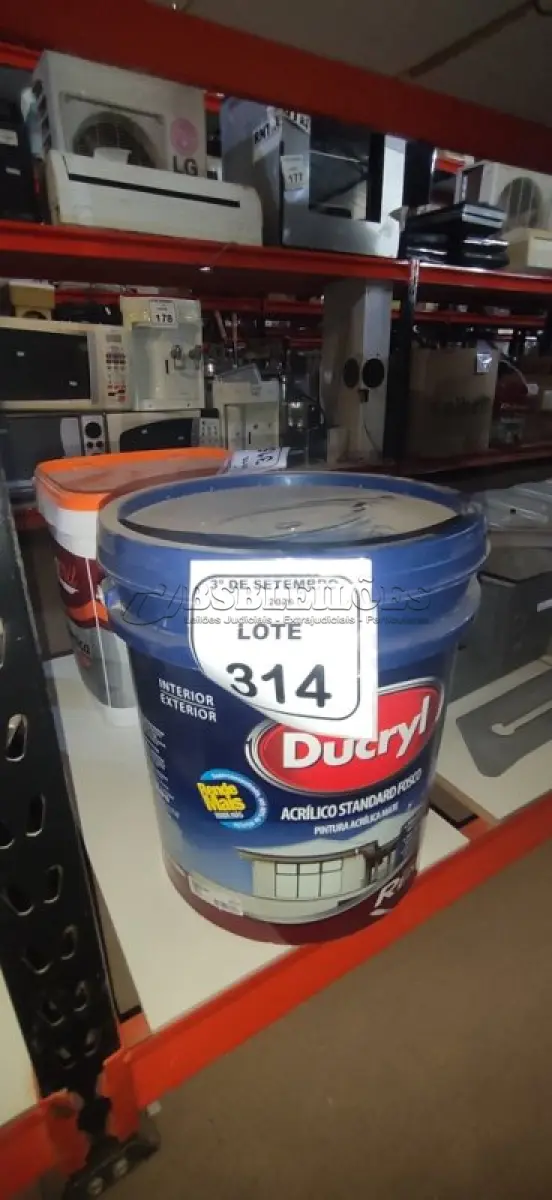 LOTE 314 - 01 BALDE DE TINTA ACRÍLICA NA COR ROSA NUDE DE 18L MARCA DUCRYL. (NO ESTADO) ATENÇÃO! FAZER A VISITAÇÃO ANTES DE ARREMATAR, NÃO SABEMOS SE FUNCIONA, LEILÃO NÃO TEM GARANTIA E NEM DEVOLUÇÃO, SUJEITO A POSSÍVEIS AVARIAS VISÍVEIS/OCULTAS E/OU AUSÊNCIA DE COMPONENTES.