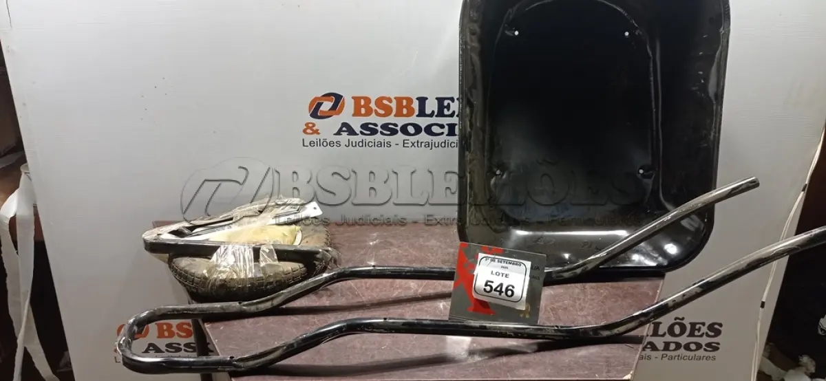LOTE 546 - 01 CARRINHO DE MÃO DESMONTADO. (NO ESTADO) ATENÇÃO! FAZER A VISITAÇÃO ANTES DE ARREMATAR, NÃO SABEMOS SE FUNCIONA, LEILÃO NÃO TEM GARANTIA E NEM DEVOLUÇÃO, SUJEITO A POSSÍVEIS AVARIAS VISÍVEIS/OCULTAS E/OU AUSÊNCIA DE COMPONENTES.