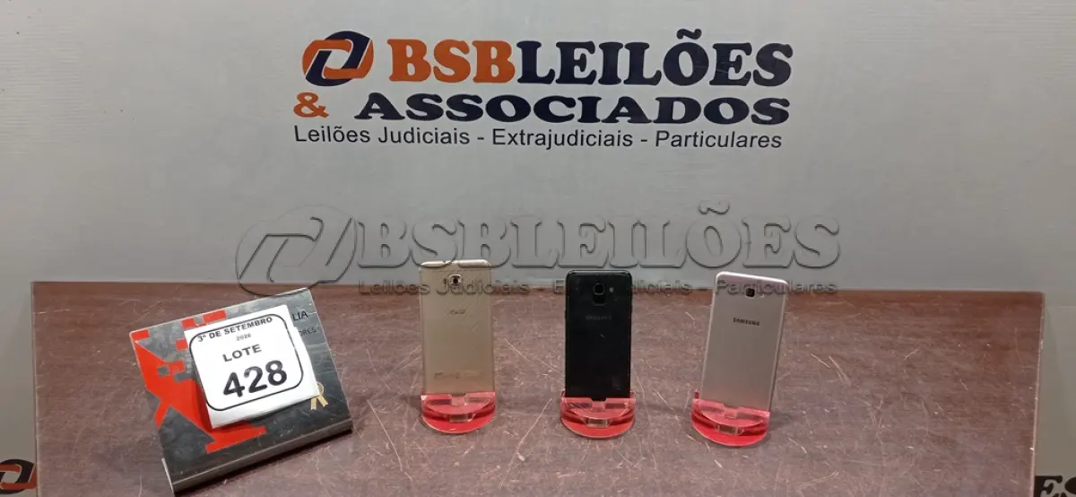 LOTE 428 - 03 CELULARES PARA RETIRADA DE PEÇAS DE MARCAS E MODELOS DIVERSOS. (NO ESTADO) ATENÇÃO! FAZER A VISITAÇÃO ANTES DE ARREMATAR, NÃO SABEMOS SE FUNCIONA, LEILÃO NÃO TEM GARANTIA E NEM DEVOLUÇÃO, SUJEITO A POSSÍVEIS AVARIAS VISÍVEIS/OCULTAS E/OU AUSÊNCIA DE COMPONENTES.