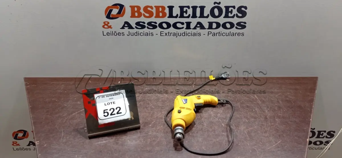 LOTE 522 - 01 FURADEIRA 220V MARCA TRAMONTINA. (NO ESTADO) ATENÇÃO! FAZER A VISITAÇÃO ANTES DE ARREMATAR, NÃO SABEMOS SE FUNCIONA, LEILÃO NÃO TEM GARANTIA E NEM DEVOLUÇÃO, SUJEITO A POSSÍVEIS AVARIAS VISÍVEIS/OCULTAS E/OU AUSÊNCIA DE COMPONENTES.
