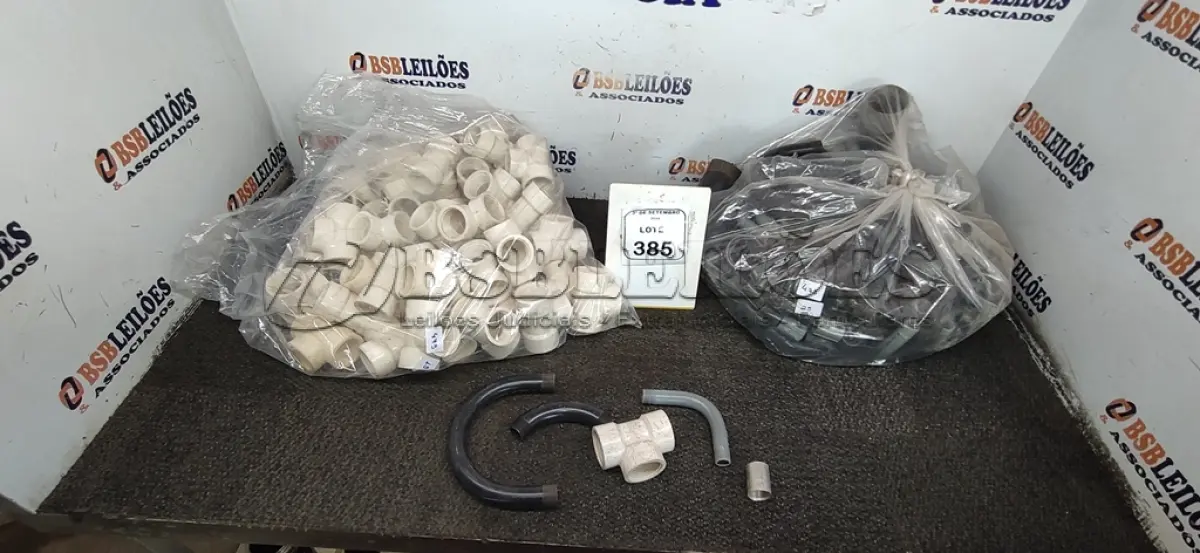 LOTE 385 - 01 LOTE COM VÁRIAS LUVAS ELETRODO E 64 CURVAS ELETRODO E TÊS ROSCÁVEIS DE 1 1/4. (NO ESTADO) ATENÇÃO! FAZER A VISITAÇÃO ANTES DE ARREMATAR, NÃO SABEMOS SE FUNCIONA, LEILÃO NÃO TEM GARANTIA E NEM DEVOLUÇÃO, SUJEITO A POSSÍVEIS AVARIAS VISÍVEIS/OCULTAS E/OU AUSÊNCIA DE COMPONENTES.