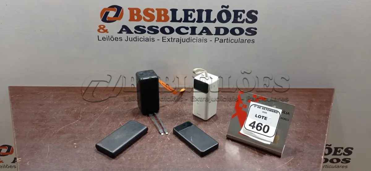 LOTE 460 - 04 POWER BANKS DE MARCAS E MODELOS DIVERSOS. (NO ESTADO) ATENÇÃO! FAZER A VISITAÇÃO ANTES DE ARREMATAR, NÃO SABEMOS SE FUNCIONA, LEILÃO NÃO TEM GARANTIA E NEM DEVOLUÇÃO, SUJEITO A POSSÍVEIS AVARIAS VISÍVEIS/OCULTAS E/OU AUSÊNCIA DE COMPONENTES.