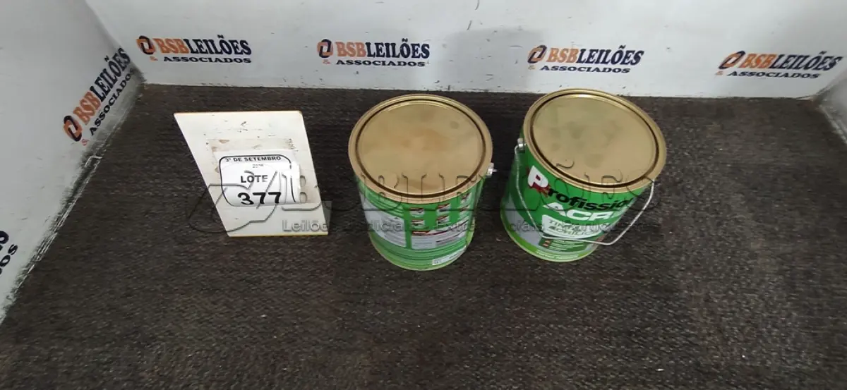 LOTE 377 - 02 LATAS DE TINTA ACRÍLICA DE 3,6L NA COR LUAR DO SERTÃO FOSCO MARCA PROFISSIONAL ACR. (NO ESTADO) ATENÇÃO! FAZER A VISITAÇÃO ANTES DE ARREMATAR, NÃO SABEMOS SE FUNCIONA, LEILÃO NÃO TEM GARANTIA E NEM DEVOLUÇÃO, SUJEITO A POSSÍVEIS AVARIAS VISÍVEIS/OCULTAS E/OU AUSÊNCIA DE COMPONENTES.