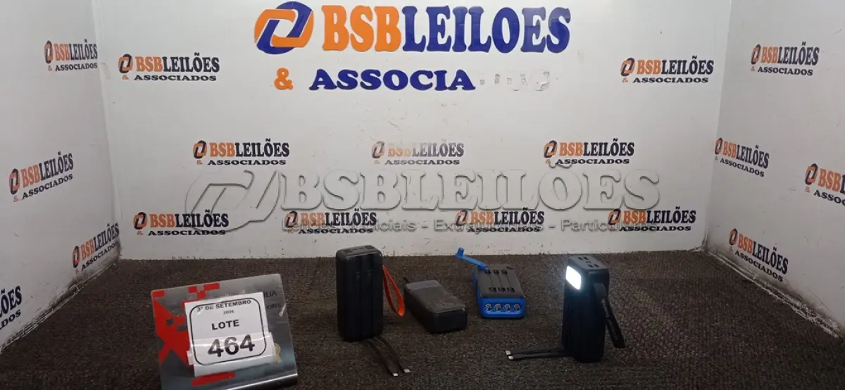 LOTE 464 - 04 POWER BANKS DE MARCAS E MODELOS DIVERSOS. (NO ESTADO) ATENÇÃO! FAZER A VISITAÇÃO ANTES DE ARREMATAR, NÃO SABEMOS SE FUNCIONA, LEILÃO NÃO TEM GARANTIA E NEM DEVOLUÇÃO, SUJEITO A POSSÍVEIS AVARIAS VISÍVEIS/OCULTAS E/OU AUSÊNCIA DE COMPONENTES.
