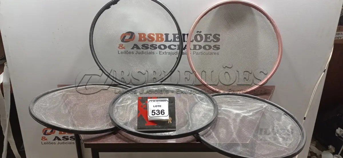LOTE 536 - 05 PENEIRAS DE PEDREIRO. (NO ESTADO) ATENÇÃO! FAZER A VISITAÇÃO ANTES DE ARREMATAR, NÃO SABEMOS SE FUNCIONA, LEILÃO NÃO TEM GARANTIA E NEM DEVOLUÇÃO, SUJEITO A POSSÍVEIS AVARIAS VISÍVEIS/OCULTAS E/OU AUSÊNCIA DE COMPONENTES.