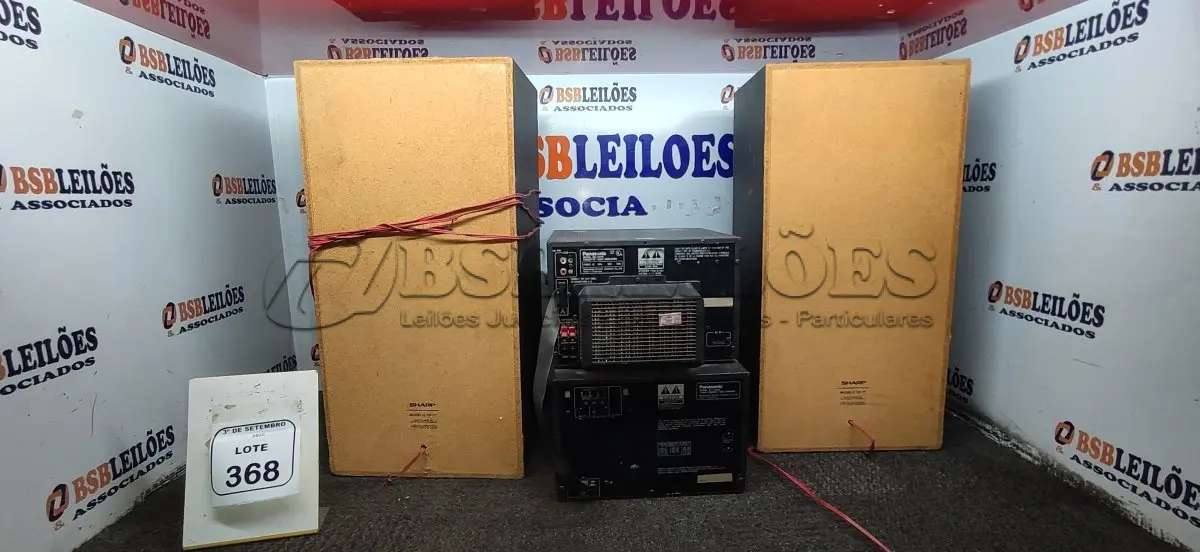 LOTE 368 - 01 APARELHO DE SOM MODELO SU-DH70 MARCA PANASONIC E 02 CAIXAS DE SOM MODELO CP-77. (NO ESTADO) ATENÇÃO! FAZER A VISITAÇÃO ANTES DE ARREMATAR, NÃO SABEMOS SE FUNCIONA, LEILÃO NÃO TEM GARANTIA E NEM DEVOLUÇÃO, SUJEITO A POSSÍVEIS AVARIAS VISÍVEIS/OCULTAS E/OU AUSÊNCIA DE COMPONENTES.