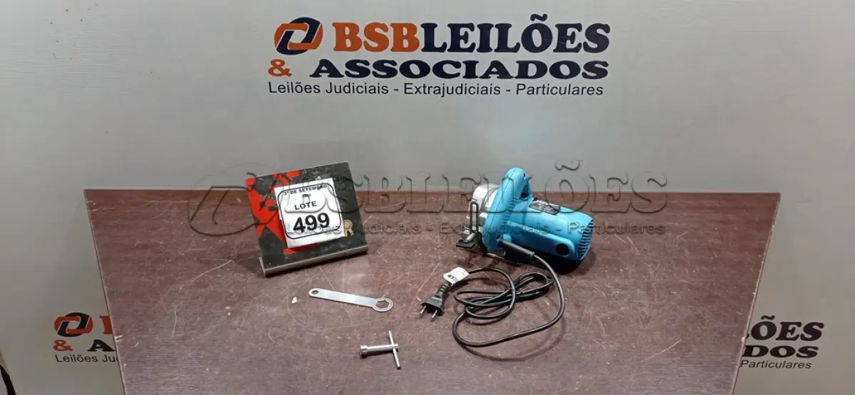 LOTE 499 - 01 SERRA MÁRMORE 220V. (NO ESTADO) ATENÇÃO! FAZER A VISITAÇÃO ANTES DE ARREMATAR, NÃO SABEMOS SE FUNCIONA, LEILÃO NÃO TEM GARANTIA E NEM DEVOLUÇÃO, SUJEITO A POSSÍVEIS AVARIAS VISÍVEIS/OCULTAS E/OU AUSÊNCIA DE COMPONENTES.