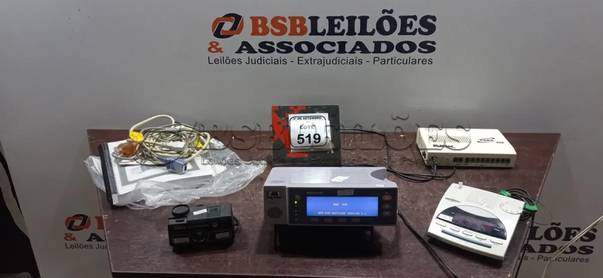 LOTE 519 - 01 RÁDIO RELÓGIO, 01CENTRALTELEFONICA PABX, 01 OXÍMETRO MODELO N595 MARCA NELLCOR E 01 CÂMERA FOTOGRÁFICO. (NO ESTADO) ATENÇÃO! FAZER A VISITAÇÃO ANTES DE ARREMATAR, NÃO SABEMOS SE FUNCIONA, LEILÃO NÃO TEM GARANTIA E NEM DEVOLUÇÃO, SUJEITO A POSSÍVEIS AVARIAS VISÍVEIS/OCULTAS E/OU AUSÊNCIA DE COMPONENTES.