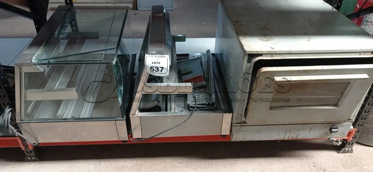 LOTE 537 - 02 ESTUFAS DE SALGADOS EM VIDRO E INOX. (NO ESTADO) ATENÇÃO! FAZER A VISITAÇÃO ANTES DE ARREMATAR, NÃO SABEMOS SE FUNCIONA, LEILÃO NÃO TEM GARANTIA E NEM DEVOLUÇÃO, SUJEITO A POSSÍVEIS AVARIAS VISÍVEIS/OCULTAS E/OU AUSÊNCIA DE COMPONENTES.