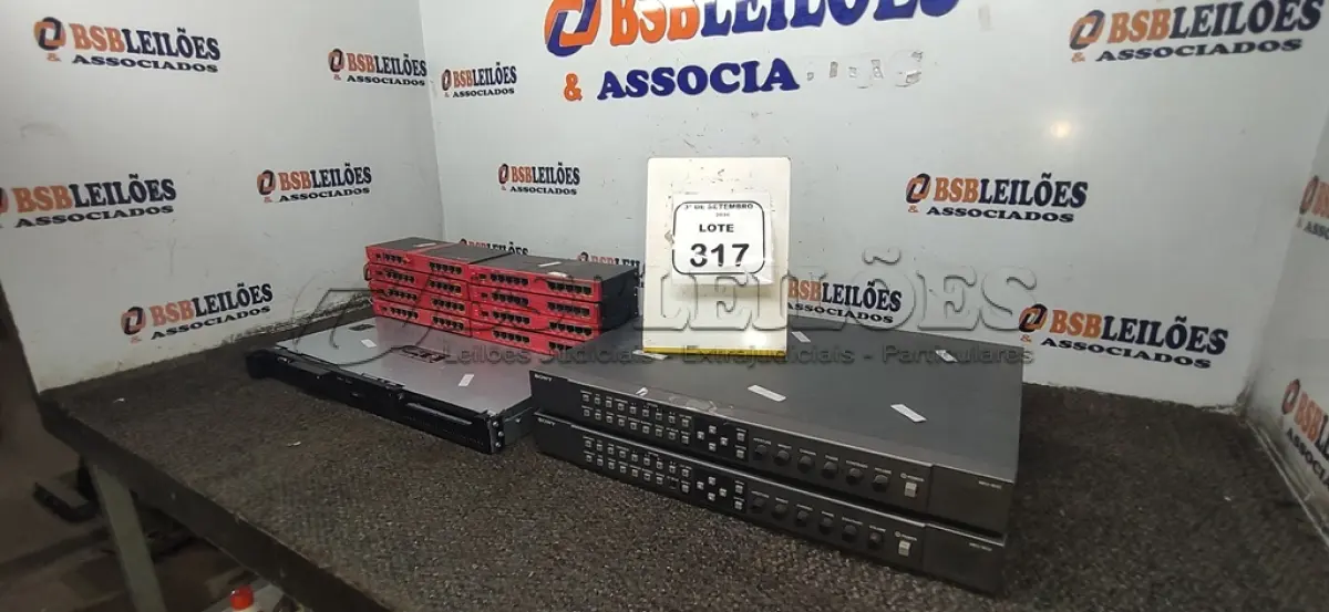 LOTE 317 - 02 MULTIFORMATOS MODELO MEU-WX2 MARCA SONY, 01 SERVIDOR E 08 ROTEADORES MULTIFUNCIONAL. (NO ESTADO) ATENÇÃO! FAZER A VISITAÇÃO ANTES DE ARREMATAR, NÃO SABEMOS SE FUNCIONA, LEILÃO NÃO TEM GARANTIA E NEM DEVOLUÇÃO, SUJEITO A POSSÍVEIS AVARIAS VISÍVEIS/OCULTAS E/OU AUSÊNCIA DE COMPONENTES.