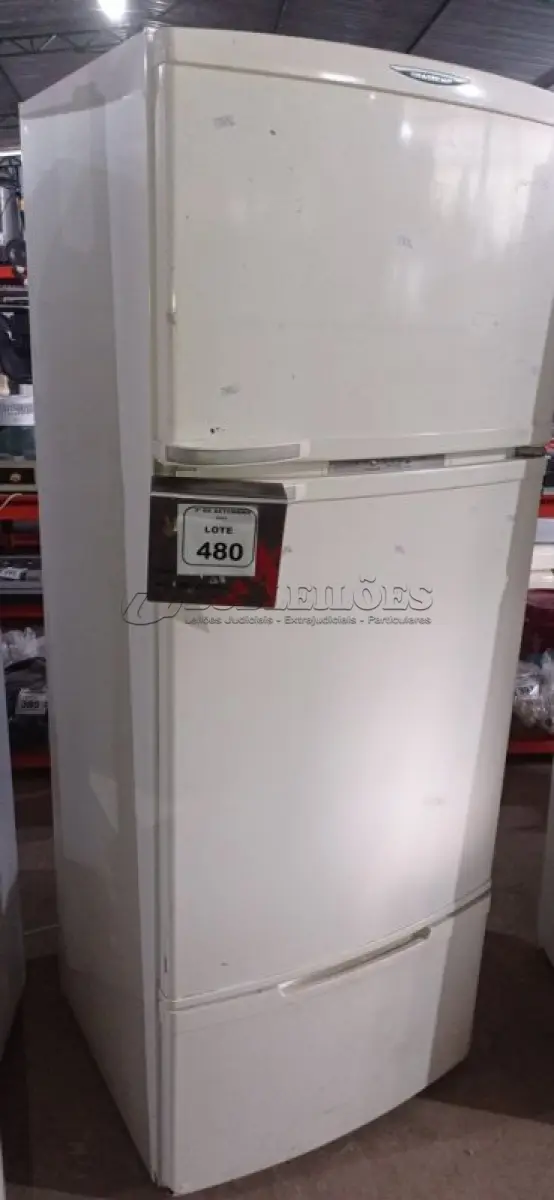 LOTE 480 - 01 GELADEIRA 220V MARCA BRASTEMP. (NO ESTADO) ATENÇÃO! FAZER A VISITAÇÃO ANTES DE ARREMATAR, NÃO SABEMOS SE FUNCIONA, LEILÃO NÃO TEM GARANTIA E NEM DEVOLUÇÃO, SUJEITO A POSSÍVEIS AVARIAS VISÍVEIS/OCULTAS E/OU AUSÊNCIA DE COMPONENTES.