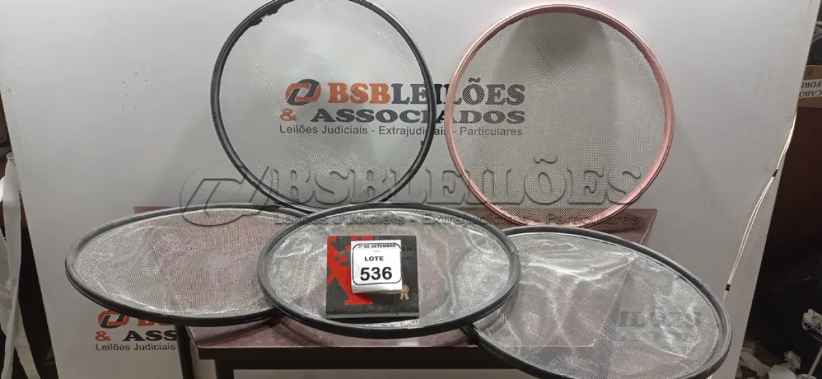 LOTE 536 - 05 PENEIRAS DE PEDREIRO. (NO ESTADO) ATENÇÃO! FAZER A VISITAÇÃO ANTES DE ARREMATAR, NÃO SABEMOS SE FUNCIONA, LEILÃO NÃO TEM GARANTIA E NEM DEVOLUÇÃO, SUJEITO A POSSÍVEIS AVARIAS VISÍVEIS/OCULTAS E/OU AUSÊNCIA DE COMPONENTES.