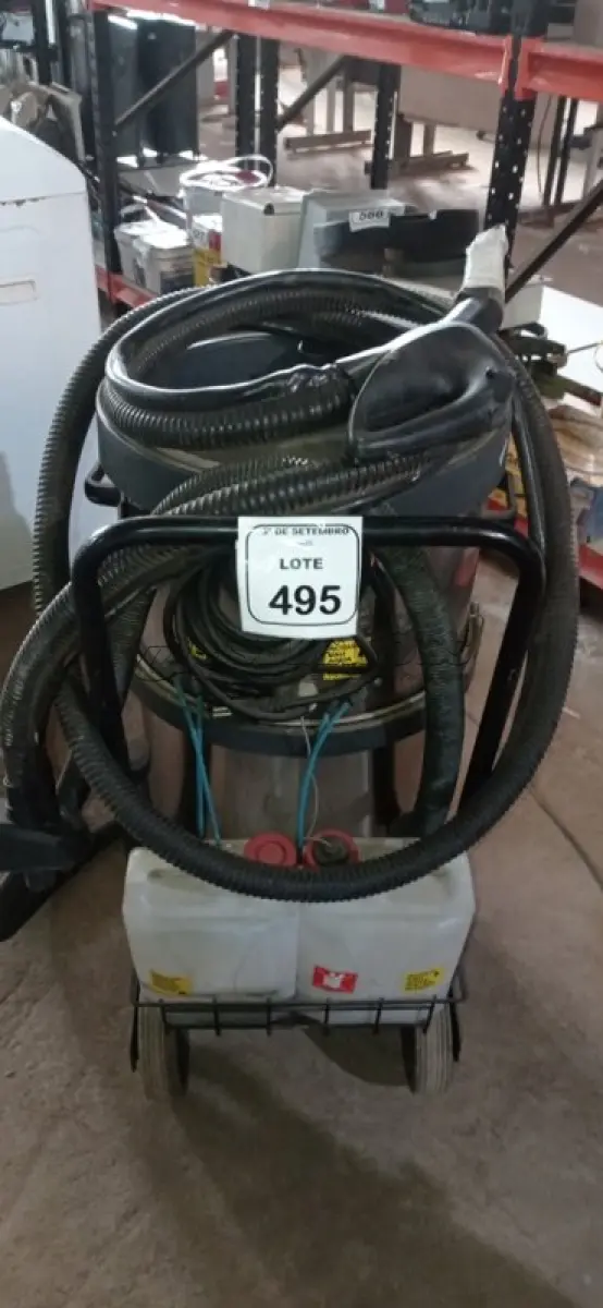 LOTE 495 - 01 MÁQUINA EXTRATORA PROFISSIONAL DE ÁGUA QUENTE E VAPOR MODELO GV ETNA MARCA LAVOR. (NO ESTADO) ATENÇÃO! FAZER A VISITAÇÃO ANTES DE ARREMATAR, NÃO SABEMOS SE FUNCIONA, LEILÃO NÃO TEM GARANTIA E NEM DEVOLUÇÃO, SUJEITO A POSSÍVEIS AVARIAS VISÍVEIS/OCULTAS E/OU AUSÊNCIA DE COMPONENTES.