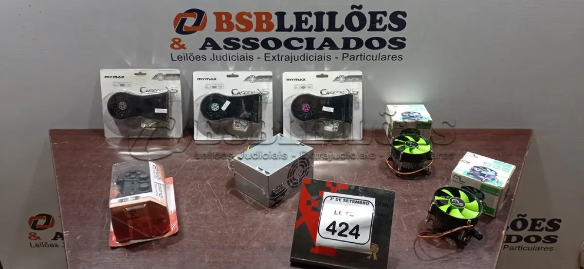 LOTE 424 - 04 COOLERS DE PC, 01 CONTROLE DE PS2 E 01 FONTE DE PC. (NO ESTADO) ATENÇÃO! FAZER A VISITAÇÃO ANTES DE ARREMATAR, NÃO SABEMOS SE FUNCIONA, LEILÃO NÃO TEM GARANTIA E NEM DEVOLUÇÃO, SUJEITO A POSSÍVEIS AVARIAS VISÍVEIS/OCULTAS E/OU AUSÊNCIA DE COMPONENTES.