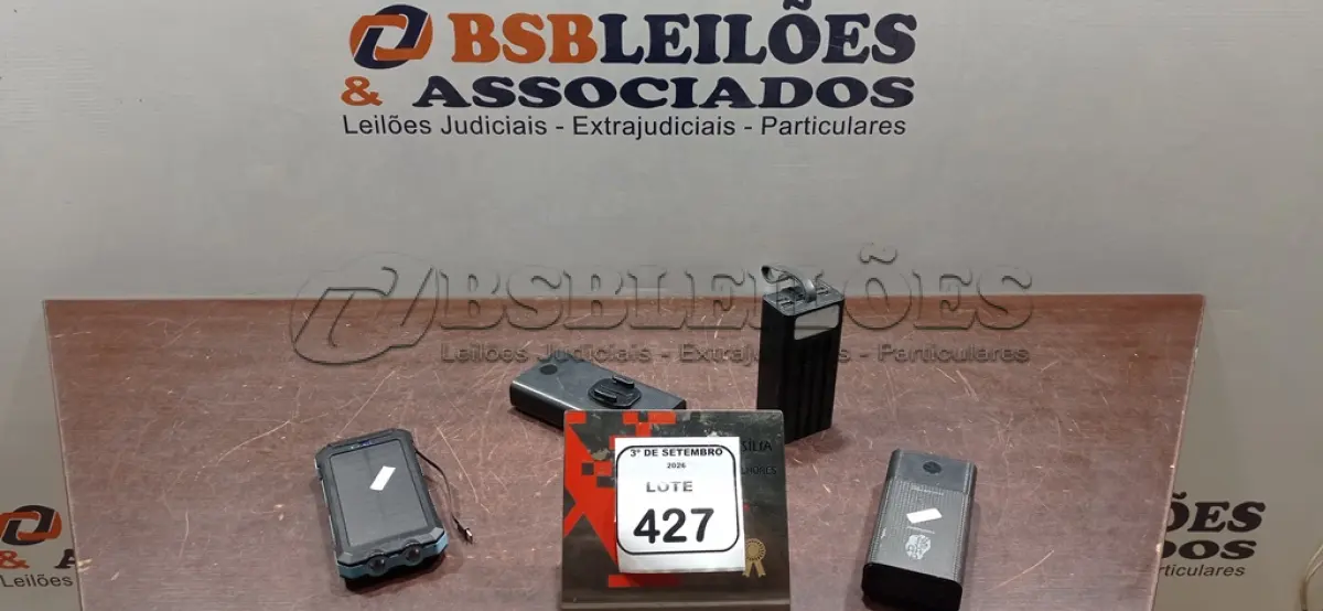 LOTE 427 - 04 POWER BANKS DE MARCAS E MODELOS DIVERSOS. (NO ESTADO) ATENÇÃO! FAZER A VISITAÇÃO ANTES DE ARREMATAR, NÃO SABEMOS SE FUNCIONA, LEILÃO NÃO TEM GARANTIA E NEM DEVOLUÇÃO, SUJEITO A POSSÍVEIS AVARIAS VISÍVEIS/OCULTAS E/OU AUSÊNCIA DE COMPONENTES.