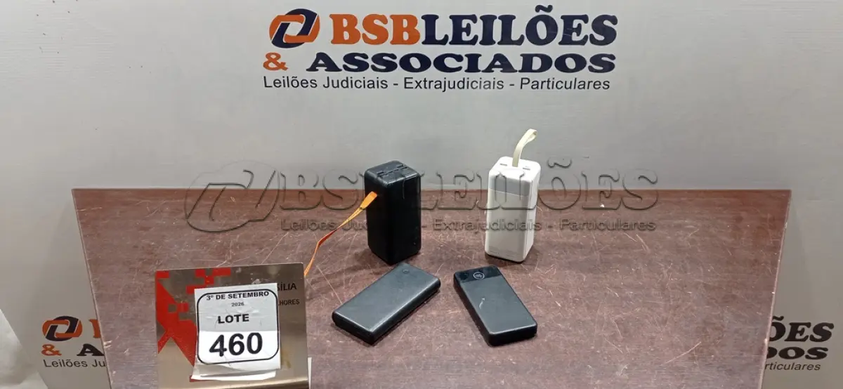LOTE 460 - 04 POWER BANKS DE MARCAS E MODELOS DIVERSOS. (NO ESTADO) ATENÇÃO! FAZER A VISITAÇÃO ANTES DE ARREMATAR, NÃO SABEMOS SE FUNCIONA, LEILÃO NÃO TEM GARANTIA E NEM DEVOLUÇÃO, SUJEITO A POSSÍVEIS AVARIAS VISÍVEIS/OCULTAS E/OU AUSÊNCIA DE COMPONENTES.