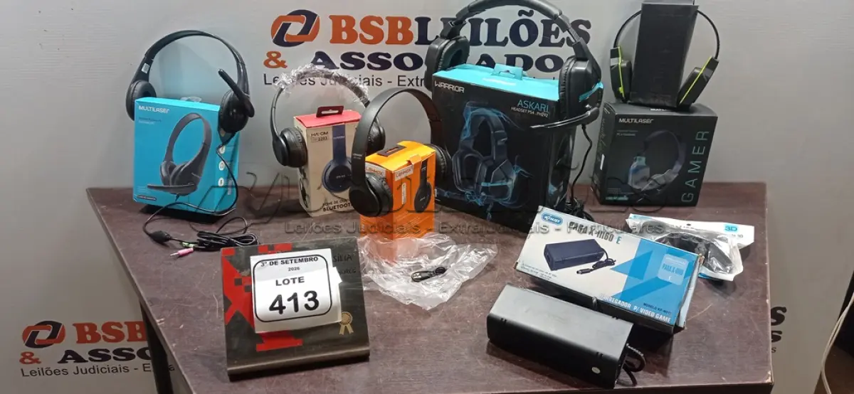 LOTE 413 - 05 HEADPHONES GAMERS, 01 CARREGADOR PARA VÍDEO GAME E 01 CONTROLE USB DE MARCA E MODELOS DIVERSOS. (NO ESTADO) ATENÇÃO! FAZER A VISITAÇÃO ANTES DE ARREMATAR, NÃO SABEMOS SE FUNCIONA, LEILÃO NÃO TEM GARANTIA E NEM DEVOLUÇÃO, SUJEITO A POSSÍVEIS AVARIAS VISÍVEIS/OCULTAS E/OU AUSÊNCIA DE COMPONENTES.