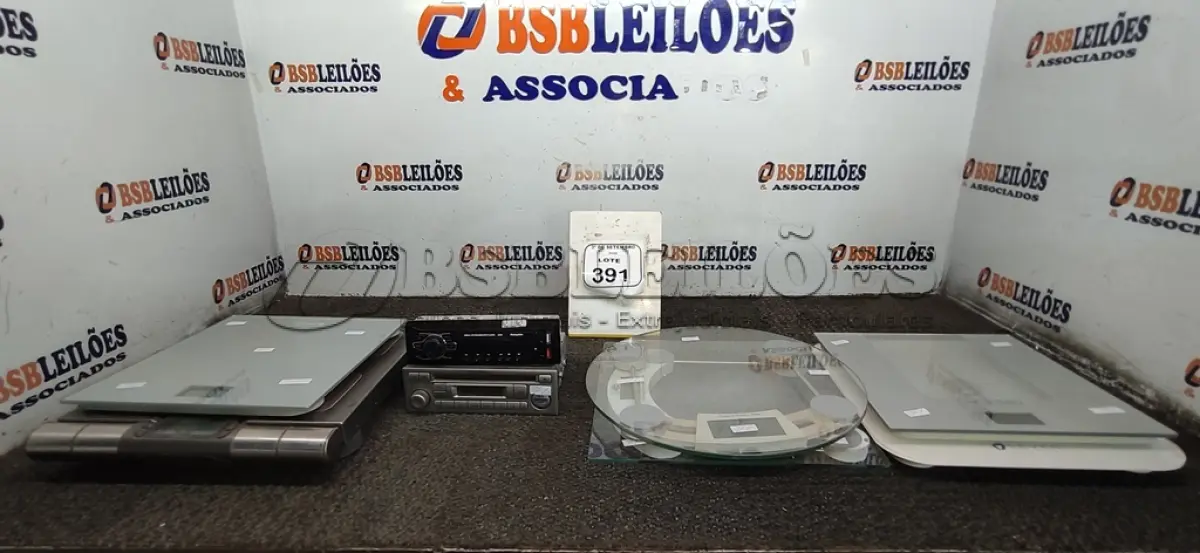 LOTE 391 - 06 BALANÇAS E 02 APARELHOS DE SOM AUTOMOTIVO DE MARCAS E MODELOS DIVERSOS. (NO ESTADO) ATENÇÃO! FAZER A VISITAÇÃO ANTES DE ARREMATAR, NÃO SABEMOS SE FUNCIONA, LEILÃO NÃO TEM GARANTIA E NEM DEVOLUÇÃO, SUJEITO A POSSÍVEIS AVARIAS VISÍVEIS/OCULTAS E/OU AUSÊNCIA DE COMPONENTES.