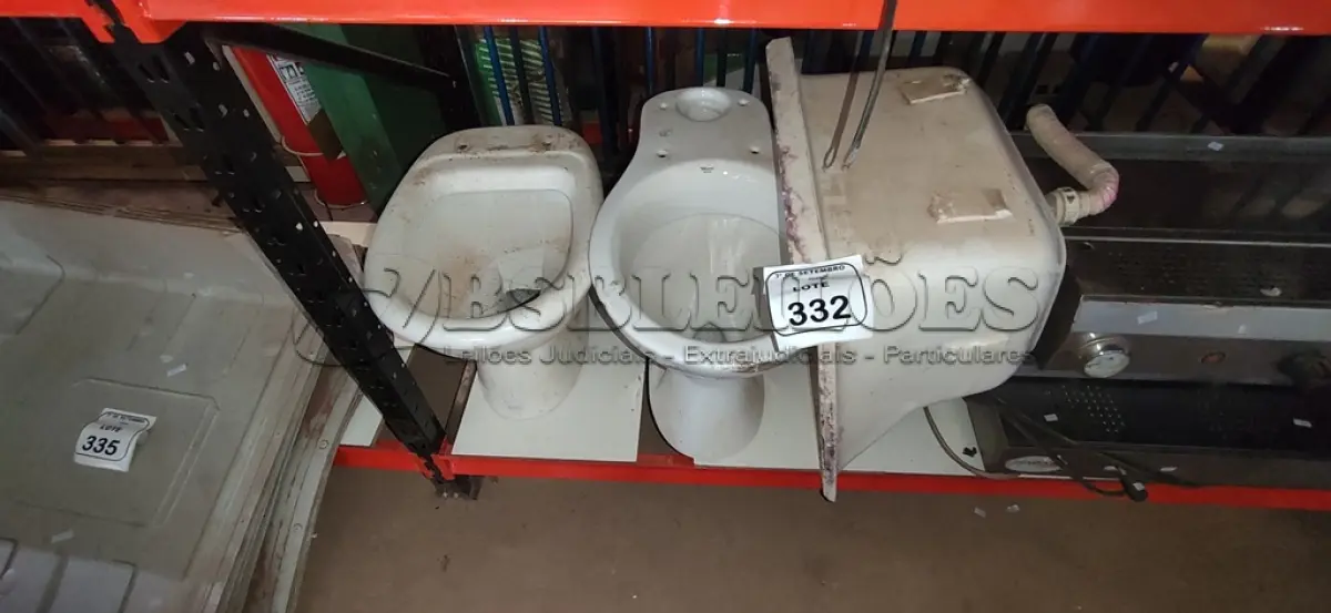 LOTE 332 - 02 VASOS E 01 TANQUE. (NO ESTADO) ATENÇÃO! FAZER A VISITAÇÃO ANTES DE ARREMATAR, NÃO SABEMOS SE FUNCIONA, LEILÃO NÃO TEM GARANTIA E NEM DEVOLUÇÃO, SUJEITO A POSSÍVEIS AVARIAS VISÍVEIS/OCULTAS E/OU AUSÊNCIA DE COMPONENTES.
