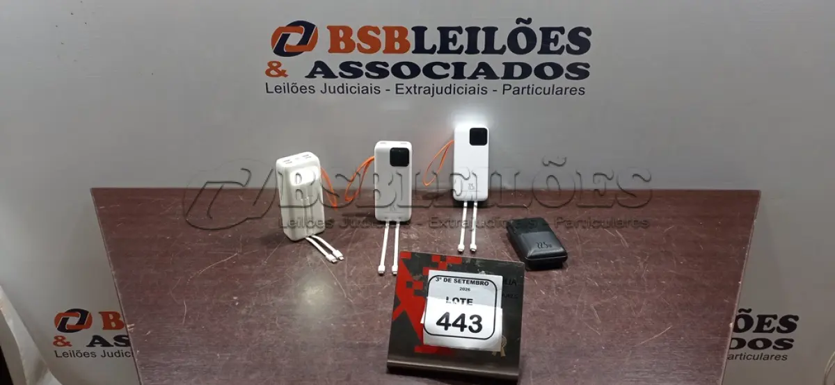 LOTE 443 - 04 POWER BANKS DE MARCAS E MODELOS DIVERSOS. (NO ESTADO) ATENÇÃO! FAZER A VISITAÇÃO ANTES DE ARREMATAR, NÃO SABEMOS SE FUNCIONA, LEILÃO NÃO TEM GARANTIA E NEM DEVOLUÇÃO, SUJEITO A POSSÍVEIS AVARIAS VISÍVEIS/OCULTAS E/OU AUSÊNCIA DE COMPONENTES.