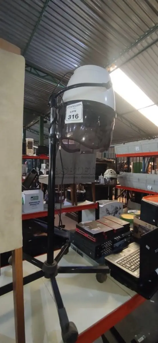 LOTE 316 - 01 SECADOR DE CABELO PROFISSIONAL MARCA MEGABELL. (NO ESTADO) ATENÇÃO! FAZER A VISITAÇÃO ANTES DE ARREMATAR, NÃO SABEMOS SE FUNCIONA, LEILÃO NÃO TEM GARANTIA E NEM DEVOLUÇÃO, SUJEITO A POSSÍVEIS AVARIAS VISÍVEIS/OCULTAS E/OU AUSÊNCIA DE COMPONENTES.
