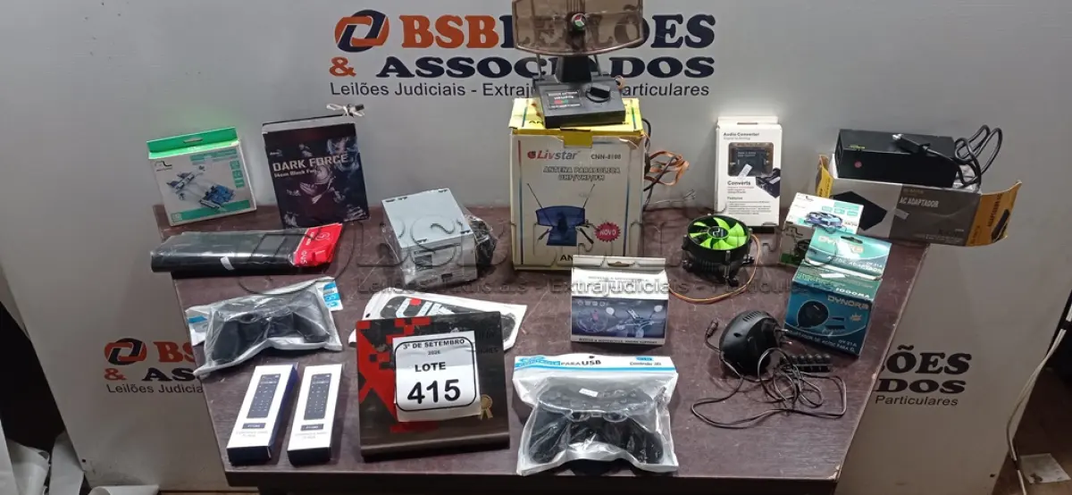 LOTE 415 - 01 ANTENA PARABÓLICA, 02 COOLERS, 02 CONTROLES USB, 02 CONTROLES PARA TV BOX, 02 ADAPTADORES AC/DC, 01 FONTE PARA PC, 01 PLACA PCI E 01 ADAPTADOR DE CELULAR PARA BIKES. (NO ESTADO) ATENÇÃO! FAZER A VISITAÇÃO ANTES DE ARREMATAR, NÃO SABEMOS SE FUNCIONA, LEILÃO NÃO TEM GARANTIA E NEM DEVOLUÇÃO, SUJEITO A POSSÍVEIS AVARIAS VISÍVEIS/OCULTAS E/OU AUSÊNCIA DE COMPONENTES.