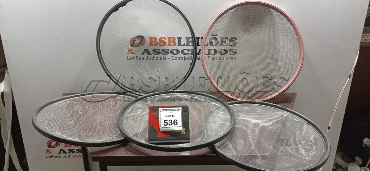 LOTE 536 - 05 PENEIRAS DE PEDREIRO. (NO ESTADO) ATENÇÃO! FAZER A VISITAÇÃO ANTES DE ARREMATAR, NÃO SABEMOS SE FUNCIONA, LEILÃO NÃO TEM GARANTIA E NEM DEVOLUÇÃO, SUJEITO A POSSÍVEIS AVARIAS VISÍVEIS/OCULTAS E/OU AUSÊNCIA DE COMPONENTES.