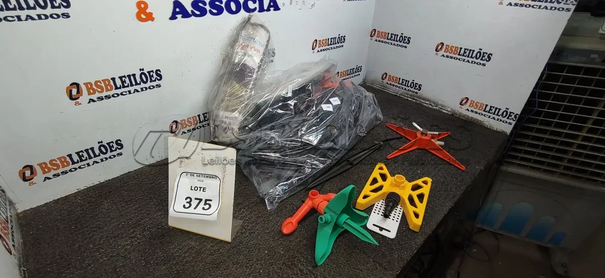 LOTE 375 - 01 LOTE COM VÁRIOS IRRIGADORES DE MODELOS DIVERSOS. (NO ESTADO) ATENÇÃO! FAZER A VISITAÇÃO ANTES DE ARREMATAR, NÃO SABEMOS SE FUNCIONA, LEILÃO NÃO TEM GARANTIA E NEM DEVOLUÇÃO, SUJEITO A POSSÍVEIS AVARIAS VISÍVEIS/OCULTAS E/OU AUSÊNCIA DE COMPONENTES.