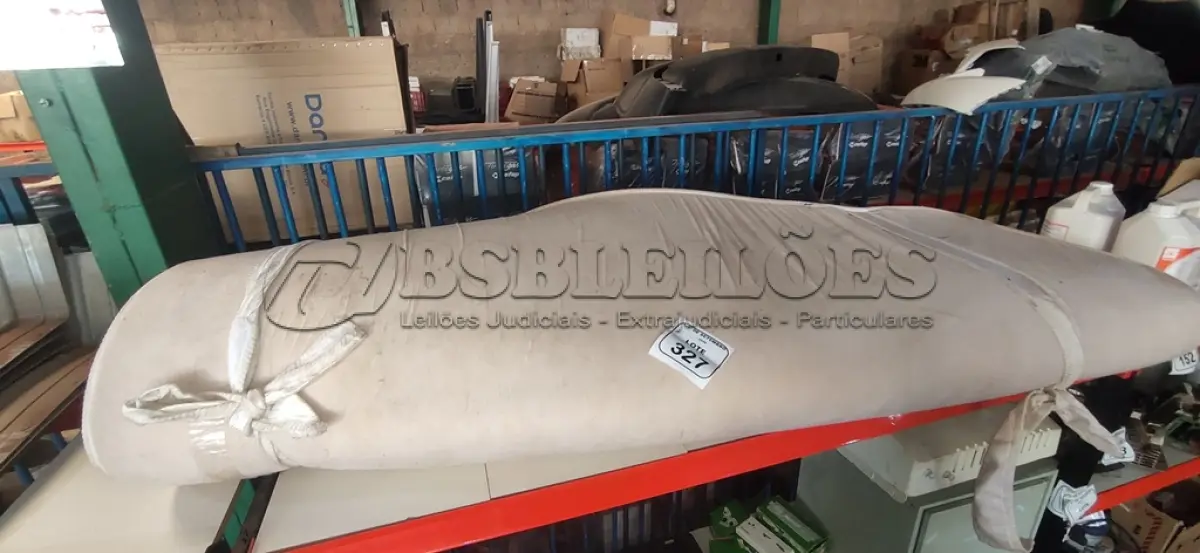 LOTE 327 - 01 COLCHÃO DE CASAL DOBRÁVEL. (NO ESTADO) ATENÇÃO! FAZER A VISITAÇÃO ANTES DE ARREMATAR, NÃO SABEMOS SE FUNCIONA, LEILÃO NÃO TEM GARANTIA E NEM DEVOLUÇÃO, SUJEITO A POSSÍVEIS AVARIAS VISÍVEIS/OCULTAS E/OU AUSÊNCIA DE COMPONENTES.
