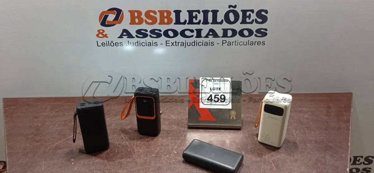 LOTE 459 - 04 POWER BANKS DE MARCAS E MODELOS DIVERSOS. (NO ESTADO) ATENÇÃO! FAZER A VISITAÇÃO ANTES DE ARREMATAR, NÃO SABEMOS SE FUNCIONA, LEILÃO NÃO TEM GARANTIA E NEM DEVOLUÇÃO, SUJEITO A POSSÍVEIS AVARIAS VISÍVEIS/OCULTAS E/OU AUSÊNCIA DE COMPONENTES.