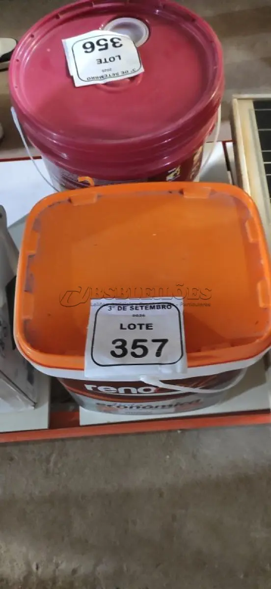 LOTE 357 - 01 BALDE DE SELADOR ACRÍLICO DE 16L MARCA RENOCRIL. (NO ESTADO) ATENÇÃO! FAZER A VISITAÇÃO ANTES DE ARREMATAR, NÃO SABEMOS SE FUNCIONA, LEILÃO NÃO TEM GARANTIA E NEM DEVOLUÇÃO, SUJEITO A POSSÍVEIS AVARIAS VISÍVEIS/OCULTAS E/OU AUSÊNCIA DE COMPONENTES.