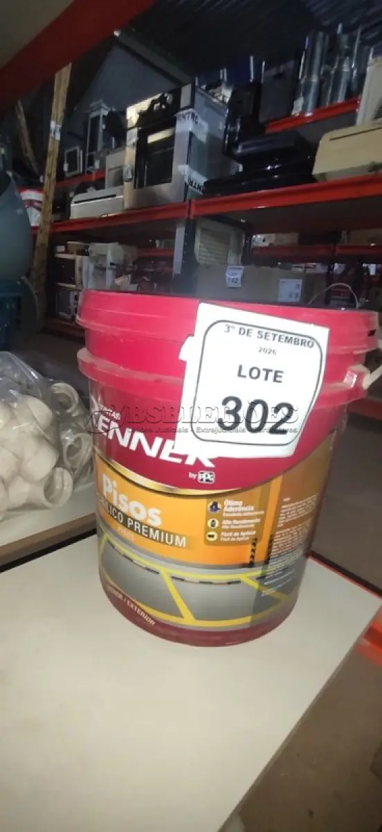 LOTE 302 - 01 BALDE DE TINTA DE PISOS ACRÍLICO PREMIUM 18LNA COR VERMELHO SEGURANÇA FOSCO MARCA RENNER.  (NO ESTADO) ATENÇÃO! FAZER A VISITAÇÃO ANTES DE ARREMATAR, NÃO SABEMOS SE FUNCIONA, LEILÃO NÃO TEM GARANTIA E NEM DEVOLUÇÃO, SUJEITO A POSSÍVEIS AVARIAS VISÍVEIS/OCULTAS E/OU AUSÊNCIA DE COMPONENTES.