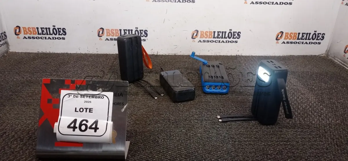 LOTE 464 - 04 POWER BANKS DE MARCAS E MODELOS DIVERSOS. (NO ESTADO) ATENÇÃO! FAZER A VISITAÇÃO ANTES DE ARREMATAR, NÃO SABEMOS SE FUNCIONA, LEILÃO NÃO TEM GARANTIA E NEM DEVOLUÇÃO, SUJEITO A POSSÍVEIS AVARIAS VISÍVEIS/OCULTAS E/OU AUSÊNCIA DE COMPONENTES.