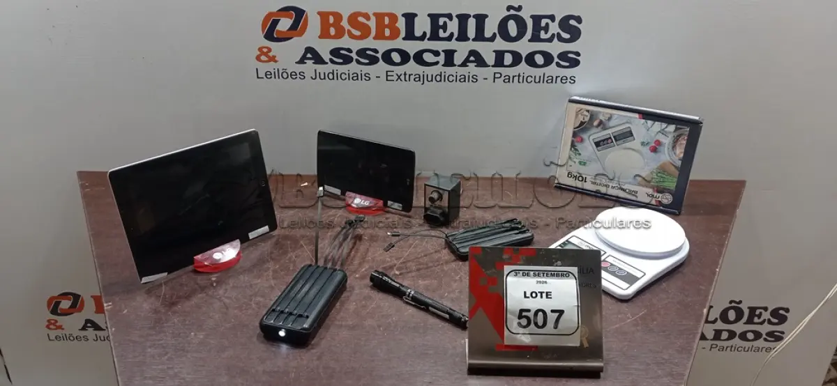 LOTE 507 - 01 BALANÇA DIGITAL, 02 POWER BANK, 01 LANTERNA E 01 DIMMER 1000W. (NO ESTADO) ATENÇÃO! FAZER A VISITAÇÃO ANTES DE ARREMATAR, NÃO SABEMOS SE FUNCIONA, LEILÃO NÃO TEM GARANTIA E NEM DEVOLUÇÃO, SUJEITO A POSSÍVEIS AVARIAS VISÍVEIS/OCULTAS E/OU AUSÊNCIA DE COMPONENTES.